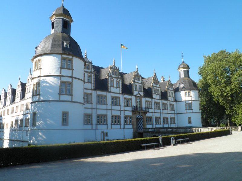 Schloss Neuhaus